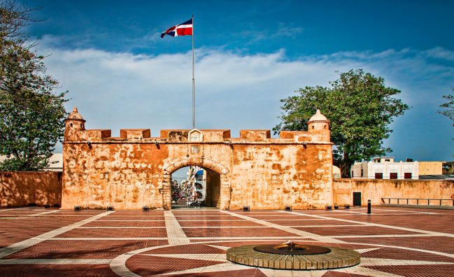 Vive la Historia en la Zona Colonial de Santo Domingo Desde Bávaro