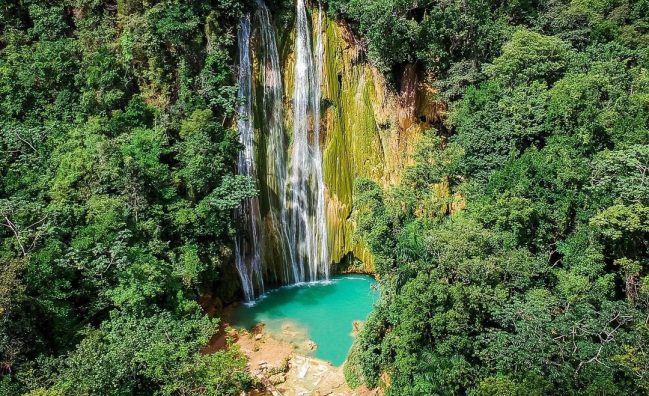Vive la Aventura: Bahía de Samaná y El Limón en un Solo Día desde Uvero alto