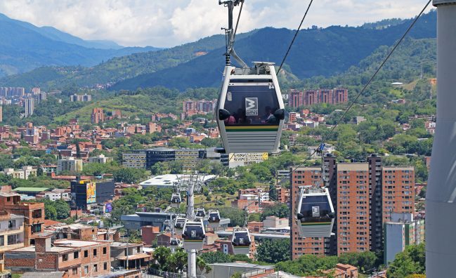 Tour Privado de Medio Día en Medellín: Historia, Cultura y Transformación