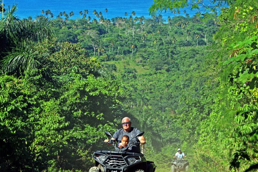 Excursión en ATV por Samaná: Playas, Café, Cacao y Gastronomía Local